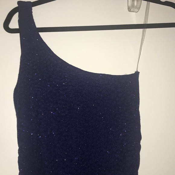 Formal dress - Picture 3 of 7